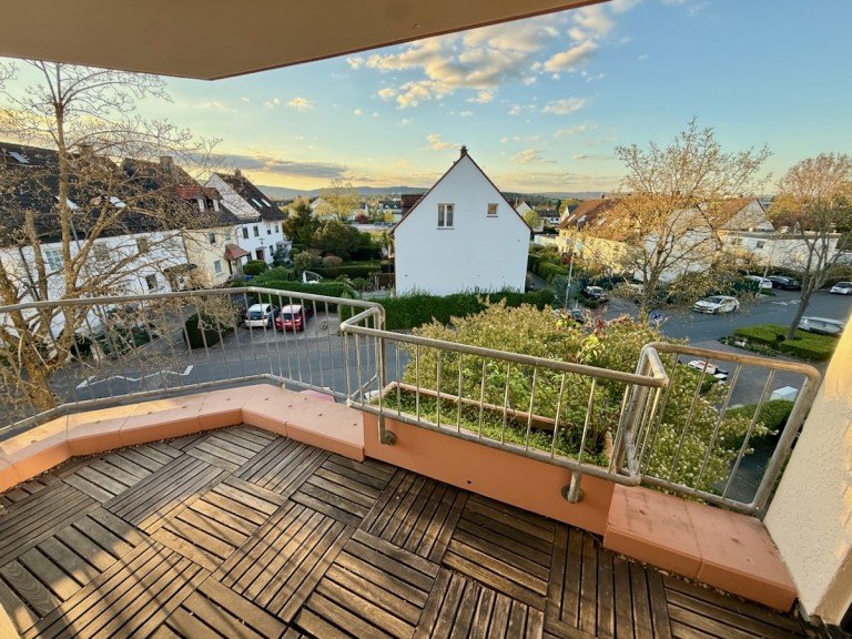 IMG 8182 Bad Homburg Wohnung **** FRISCH SANIERT in Bestlage Bad Homburg R�mischer Hof: 2 ZKBB, 54m�, Laminat, 2. OG!!!