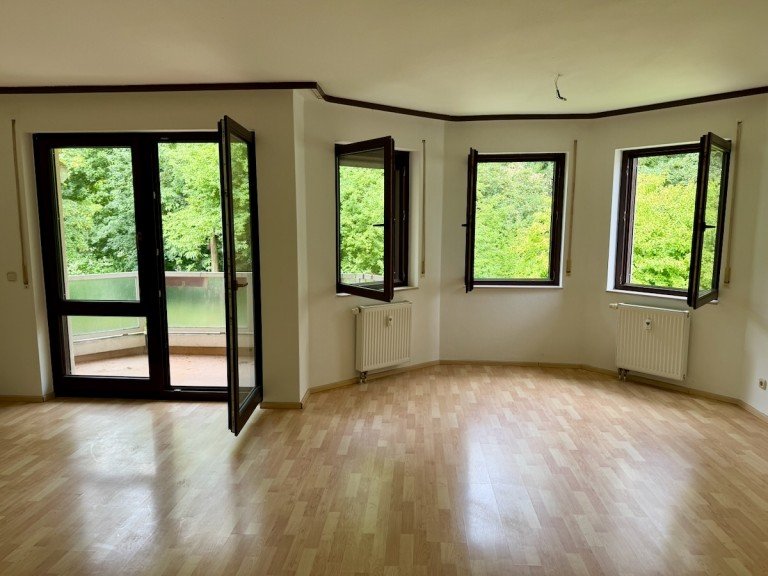 IMG 0265 Wiesbaden Wohnung *** DIREKT EINZIEHEN *** BLICK IN DEN SCHLOSSPARK *** Tolle 2 ZKBB mit Turmzimmer und Tiefgarage!