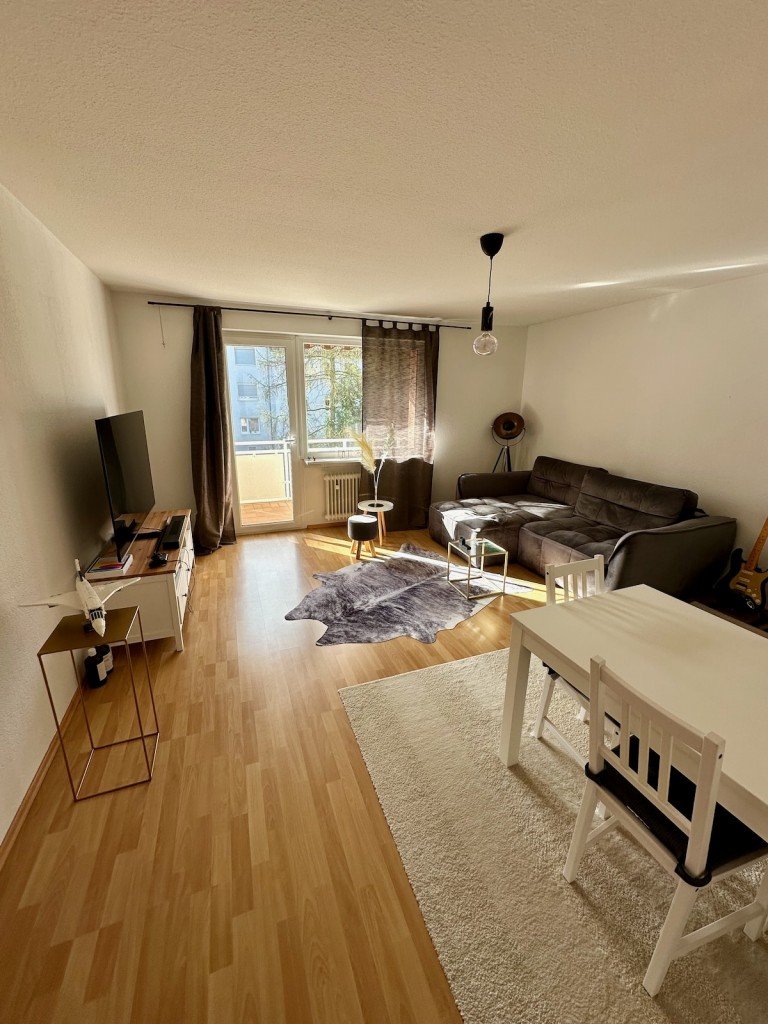 IMG 6584 Wiesbaden Wohnung ***** Tolle Wohnung in guter gr�ner ruhiger Lage - Laminat und gro�er Balkon!