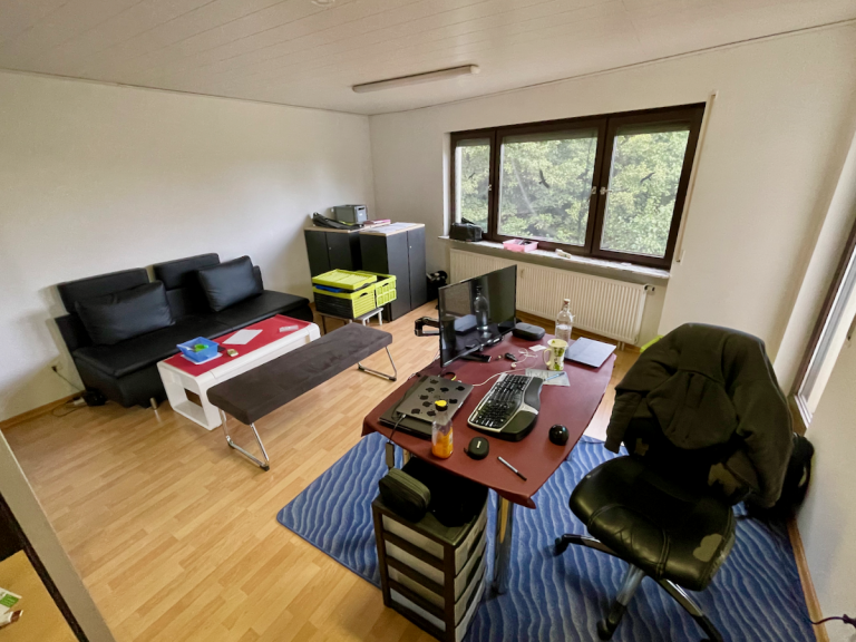 IMG 2949 Oberursel Wohnung ***** Gro�e 1,5 ZKBB in ruhiger Lage von Oberursel! Laminat, Balkon, Stellplatz! *****